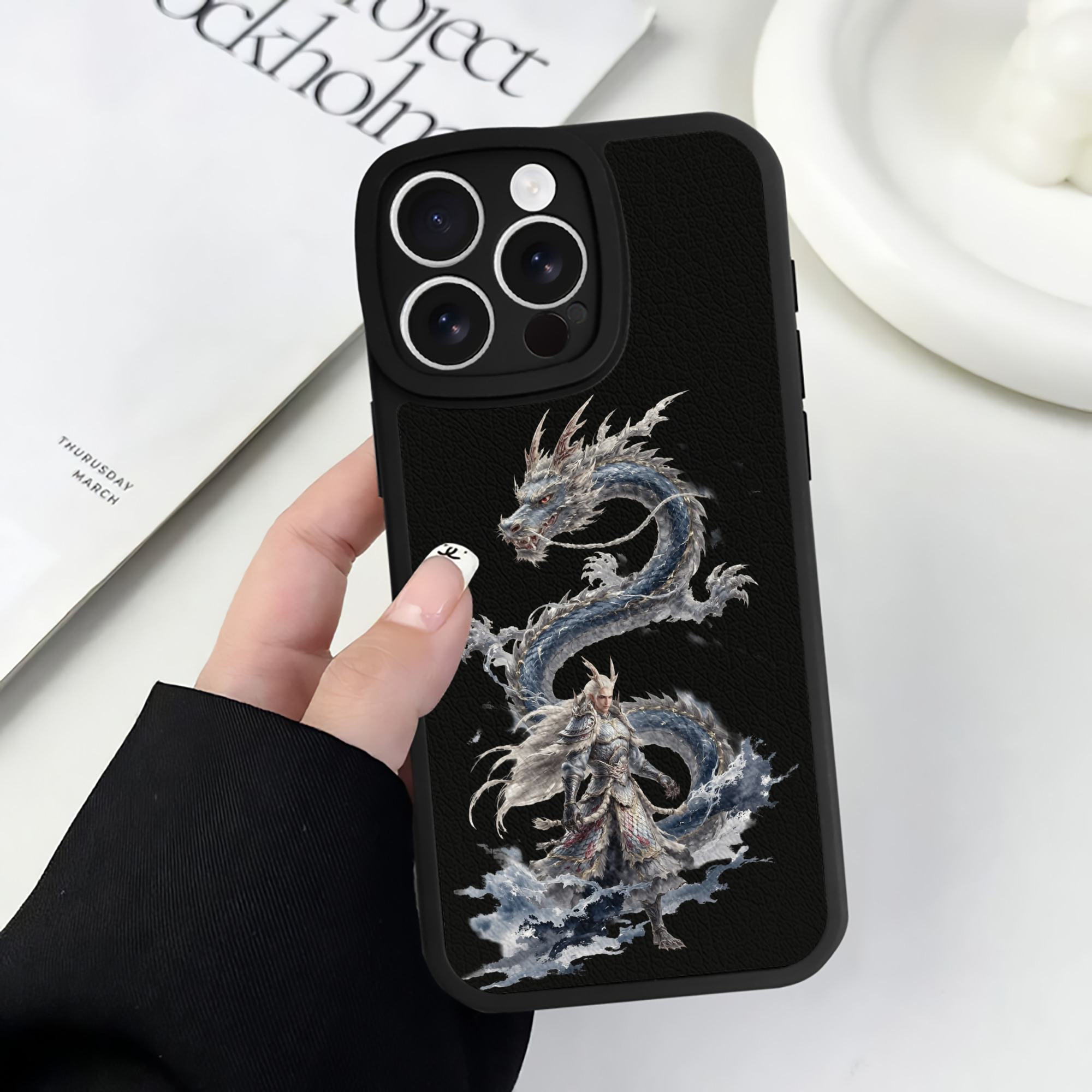 （画像用） Ne Zha 2 ナタ 魔童の大暴れ 【iPhone 16シリーズ対応】シリコンスマホケース（レザー調） 材質：シリコン